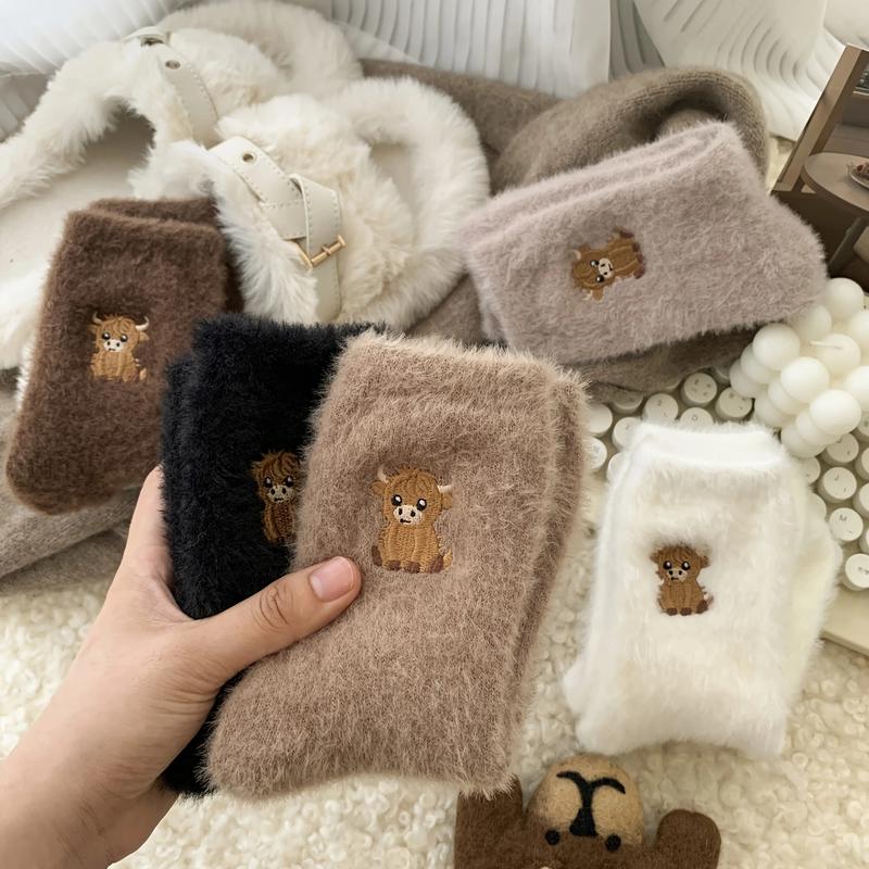⏳LETZTER TAG WARMER WINTER SALE 50 % RABATT!🔥🐮5 Paar flauschige Highland-Kuh bestickte Plüschsocken
