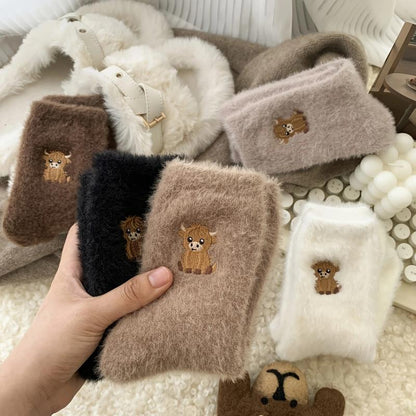 ⏳LETZTER TAG WARMER WINTER SALE 50 % RABATT!🔥🐮5 Paar flauschige Highland-Kuh bestickte Plüschsocken