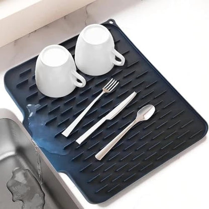 🍽️ 60% OFF NOW! ✨ No-Spill Silicone Worktop Saver - Heat-Resistant & Non-Slip Drying Mat with Drainage Groove 💧🧽
