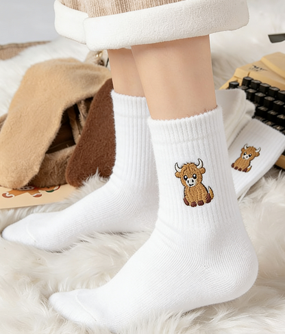 ⏳LETZTER TAG WARMER WINTER SALE 50 % RABATT!🔥🐮5 Paar flauschige Highland-Kuh bestickte Plüschsocken