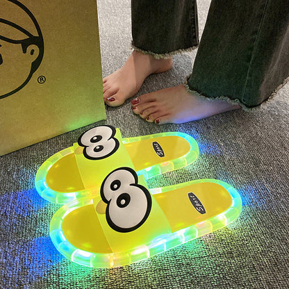 👣👣Cute Slippers With Cartoon Motifs That Glow