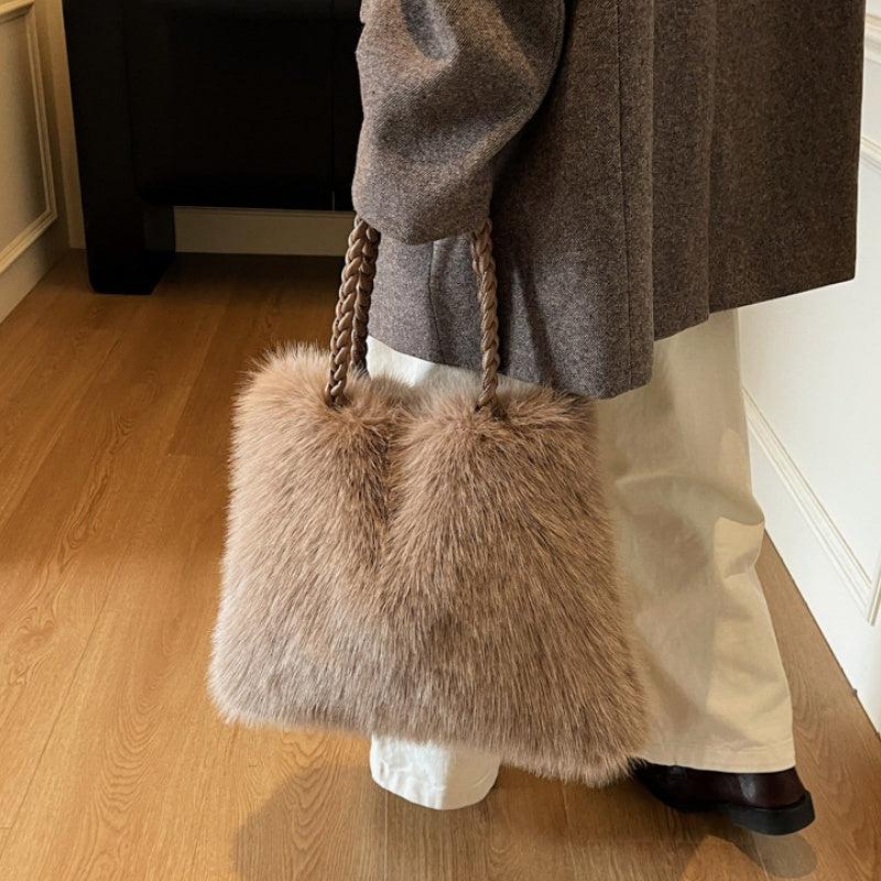 💖 Black Friday Luxury Edition – Plush Oversized Fluffy Tote Bag