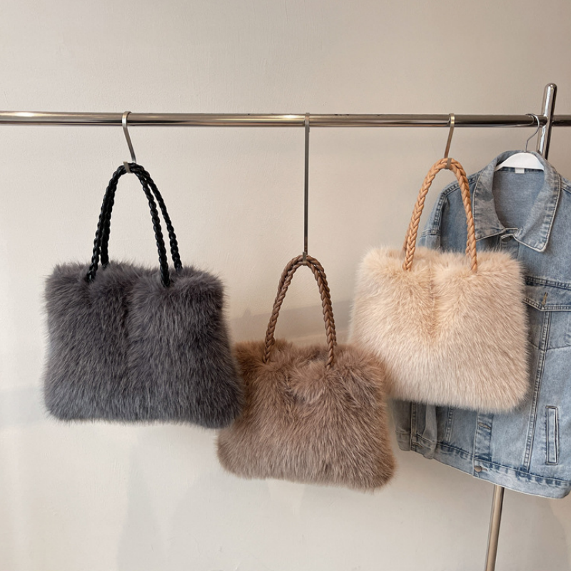 💖 Black Friday Luxury Edition – Plush Oversized Fluffy Tote Bag