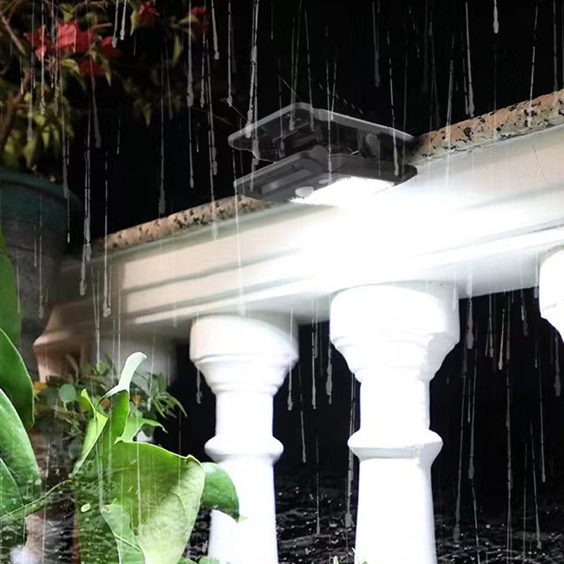 🌞 Solar Motion Sensor Clip Light – Eco-Friendly & Energy-Saving Outdoor Illumination 🌍💡