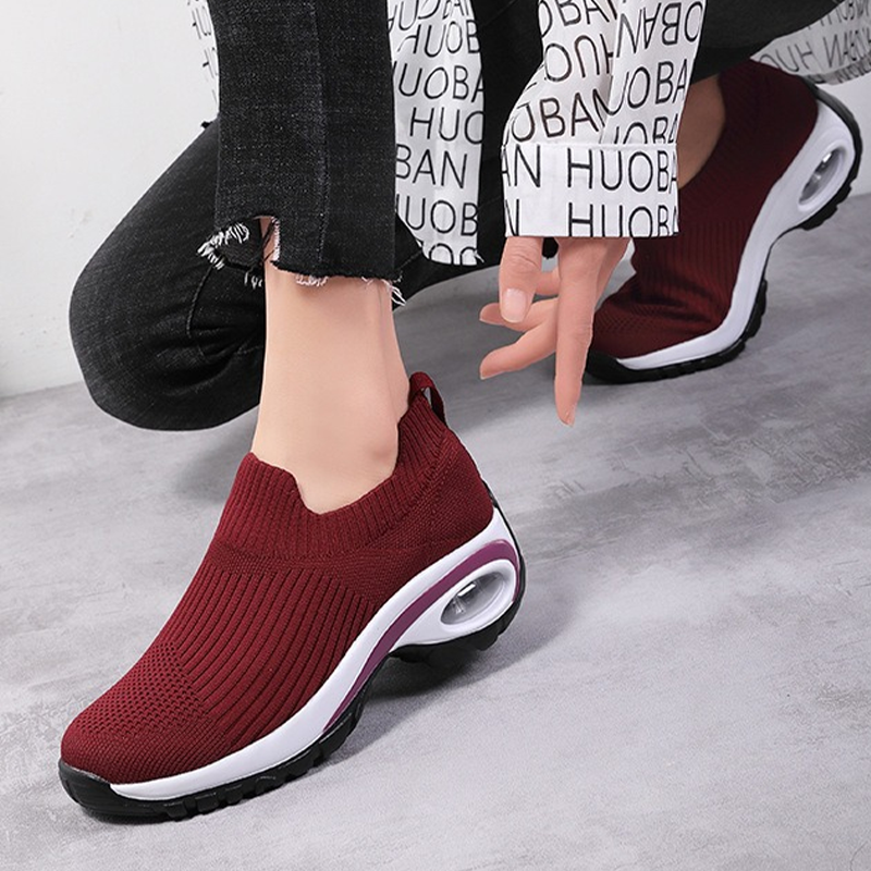 ✨Women's Slip-On Knit Mesh Running Shoes👟Step Into Comfort – On Platform Sneakers You’ll Love